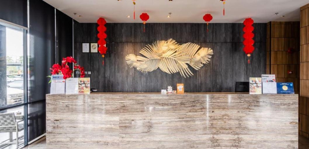 Roxy Hotel & Apartments Kuching Exterior photo