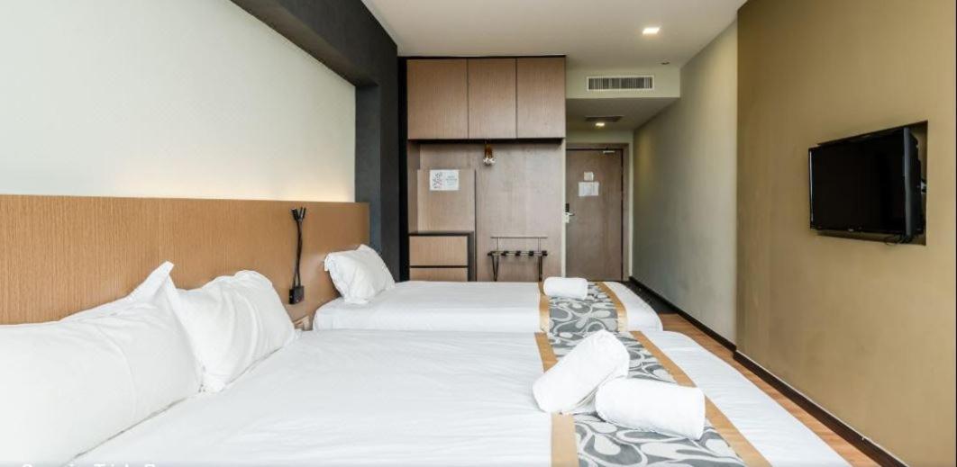 Roxy Hotel & Apartments Kuching Exterior photo
