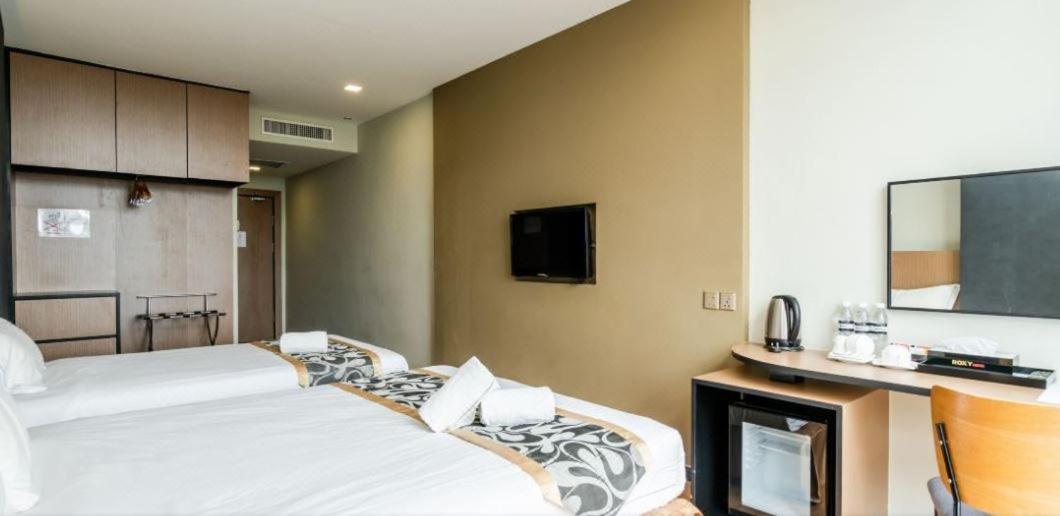 Roxy Hotel & Apartments Kuching Exterior photo