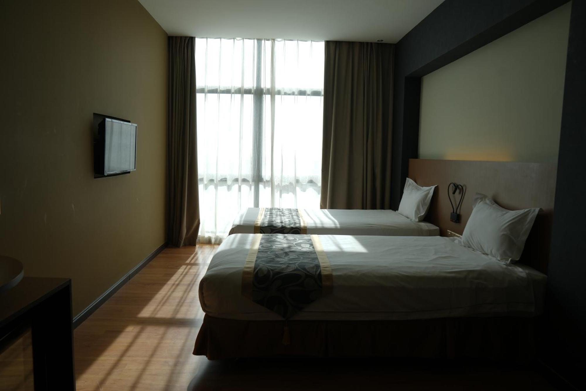 Roxy Hotel & Apartments Kuching Exterior photo